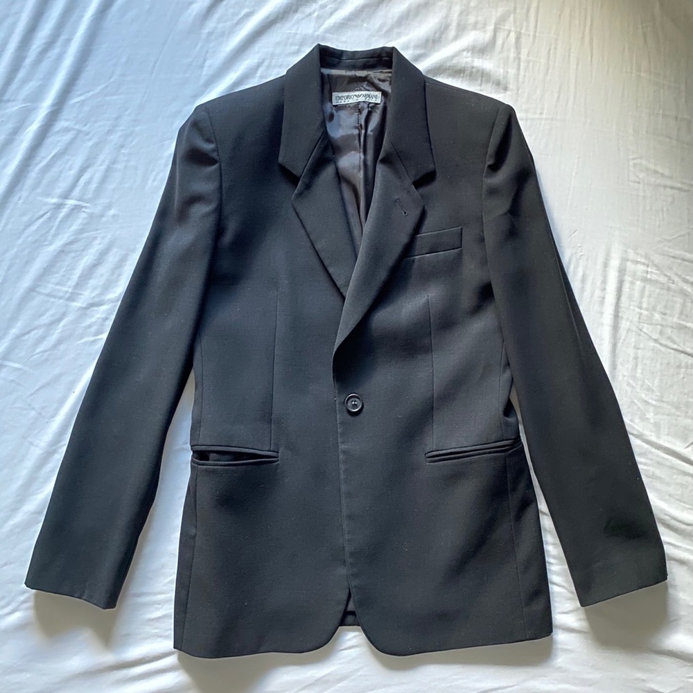 EMPORIO ARMANI SIZE 42 BLACK SINGLE BUTTON SUIT